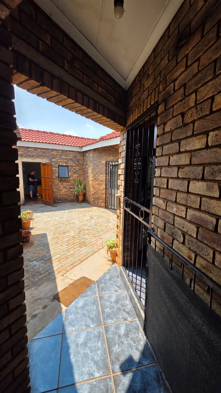 5 Bedroom Property for Sale in Doornpoort Gauteng