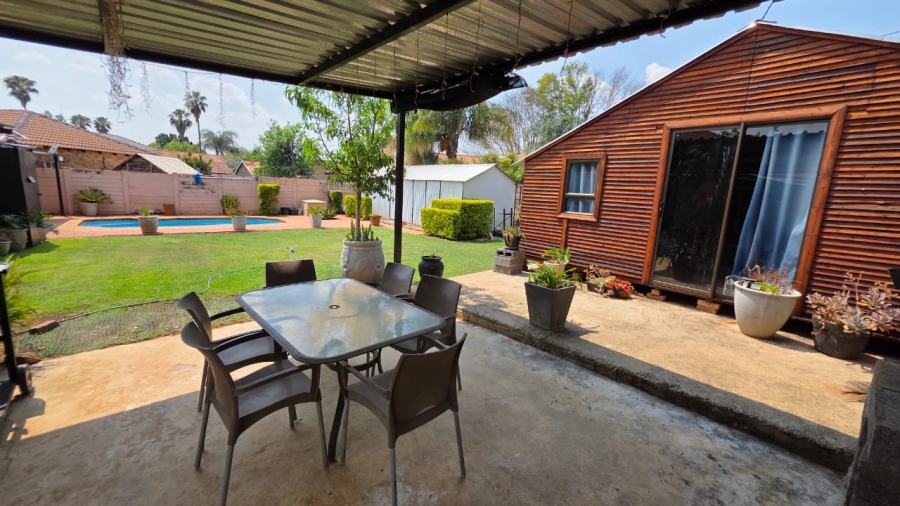 5 Bedroom Property for Sale in Doornpoort Gauteng