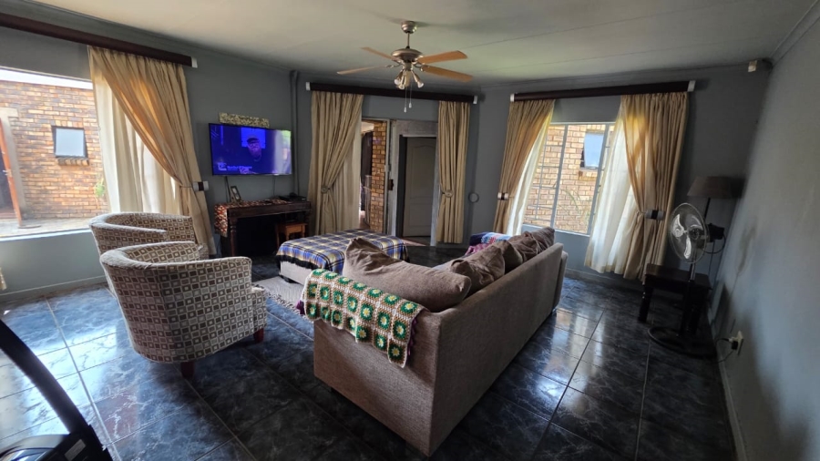 5 Bedroom Property for Sale in Doornpoort Gauteng