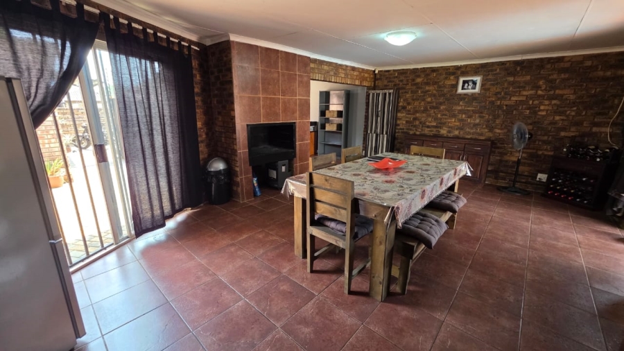 5 Bedroom Property for Sale in Doornpoort Gauteng