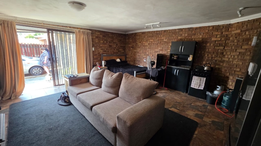 5 Bedroom Property for Sale in Doornpoort Gauteng