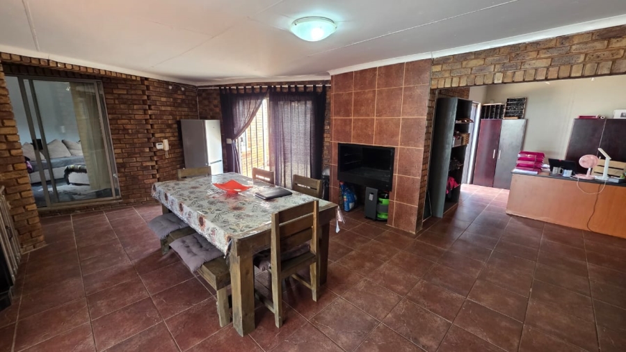 5 Bedroom Property for Sale in Doornpoort Gauteng
