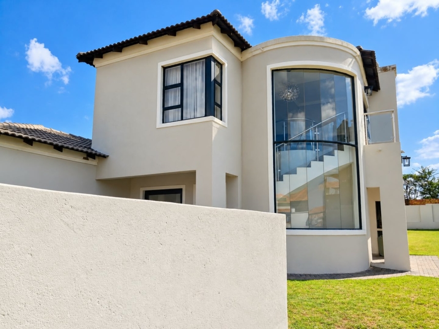 4 Bedroom Property for Sale in Blue Valley Golf Estate Gauteng