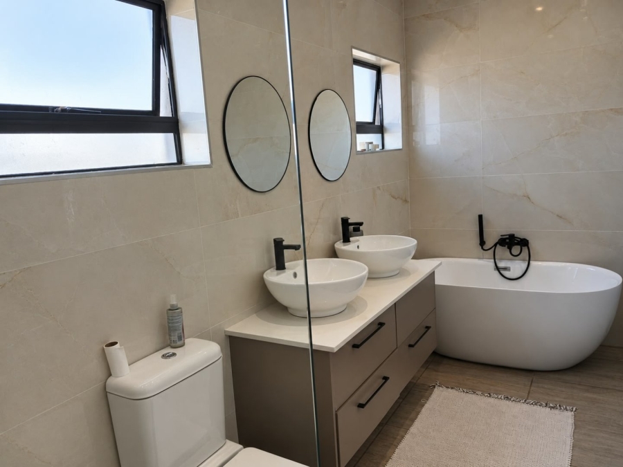 4 Bedroom Property for Sale in Blue Valley Golf Estate Gauteng