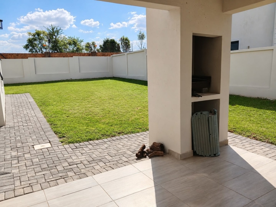 4 Bedroom Property for Sale in Blue Valley Golf Estate Gauteng