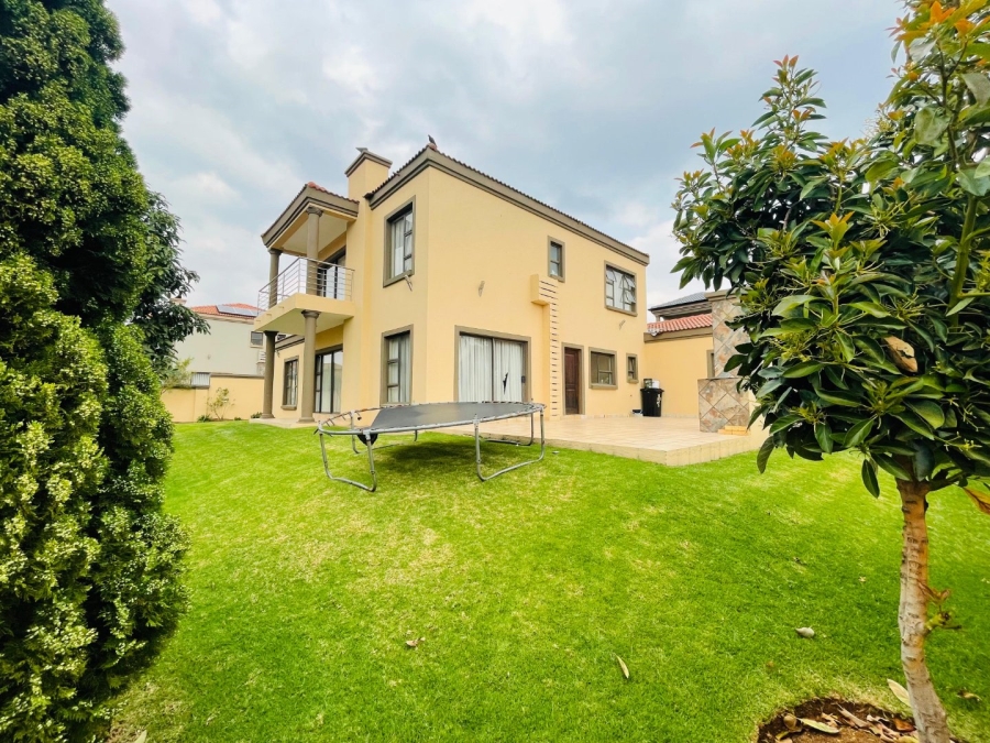 4 Bedroom Property for Sale in Crescent Wood Country Estate Gauteng