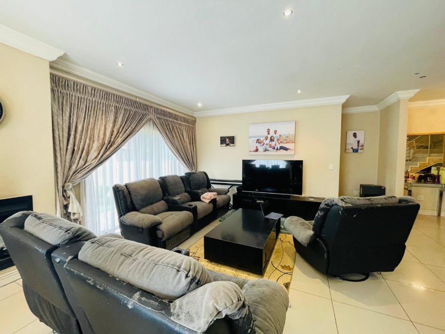 4 Bedroom Property for Sale in Crescent Wood Country Estate Gauteng