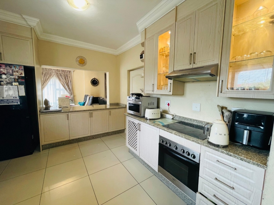 4 Bedroom Property for Sale in Crescent Wood Country Estate Gauteng