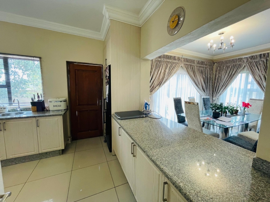 4 Bedroom Property for Sale in Crescent Wood Country Estate Gauteng