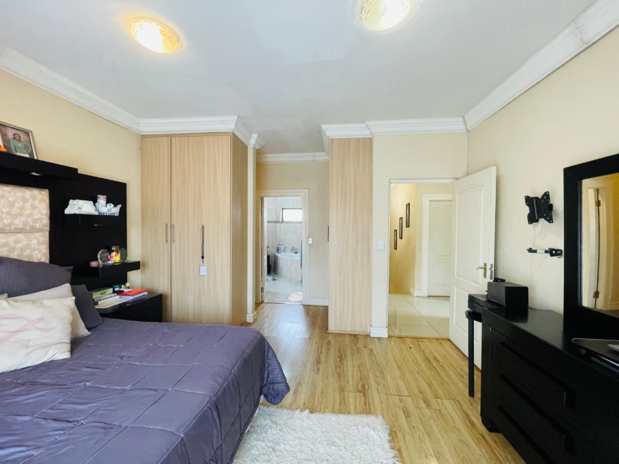 4 Bedroom Property for Sale in Crescent Wood Country Estate Gauteng