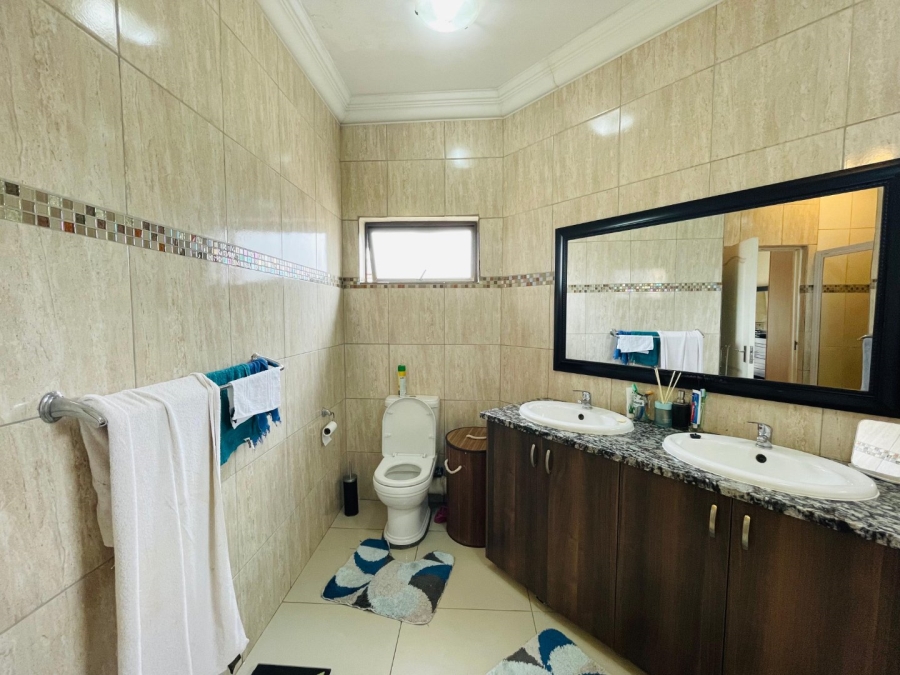 4 Bedroom Property for Sale in Crescent Wood Country Estate Gauteng
