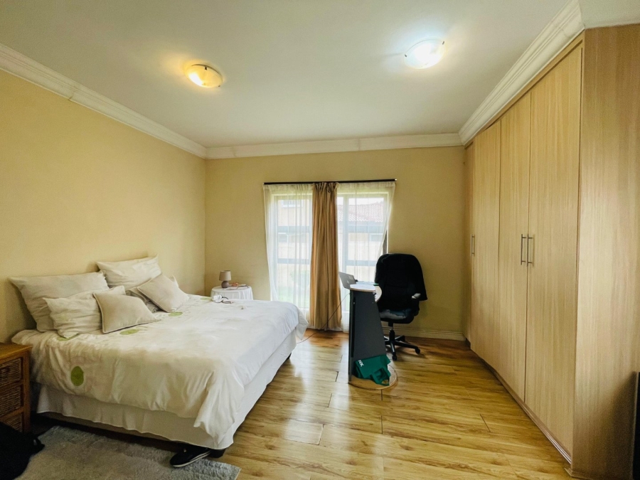 4 Bedroom Property for Sale in Crescent Wood Country Estate Gauteng
