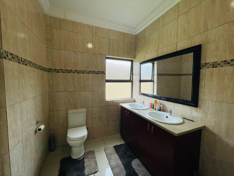 4 Bedroom Property for Sale in Crescent Wood Country Estate Gauteng