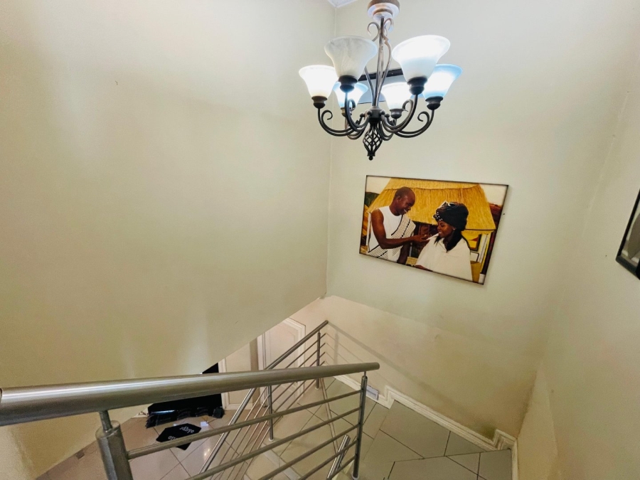 4 Bedroom Property for Sale in Crescent Wood Country Estate Gauteng