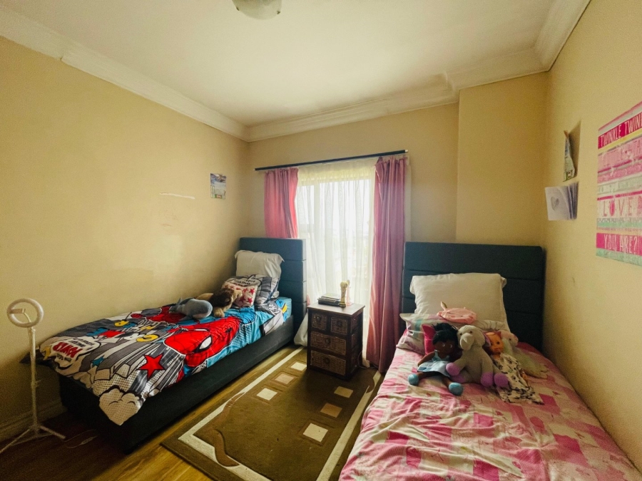4 Bedroom Property for Sale in Crescent Wood Country Estate Gauteng