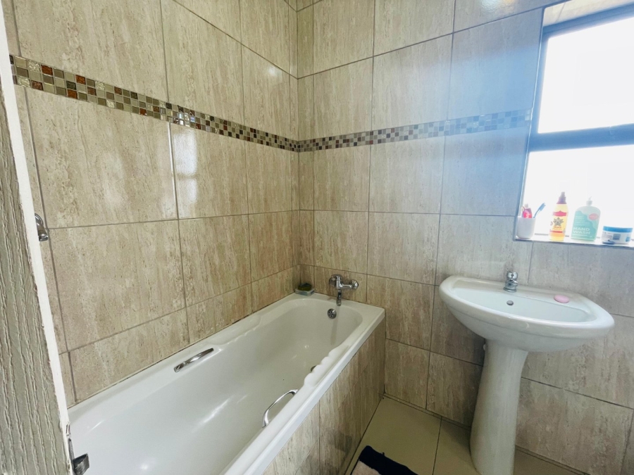 4 Bedroom Property for Sale in Crescent Wood Country Estate Gauteng