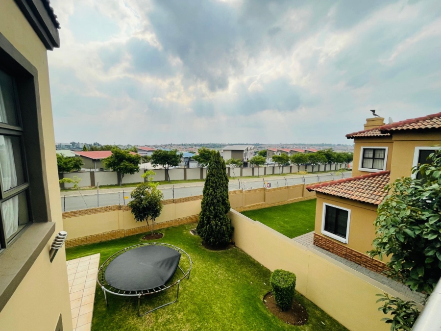 4 Bedroom Property for Sale in Crescent Wood Country Estate Gauteng