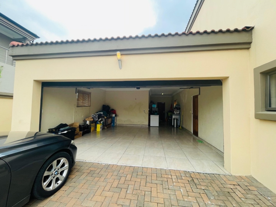 4 Bedroom Property for Sale in Crescent Wood Country Estate Gauteng