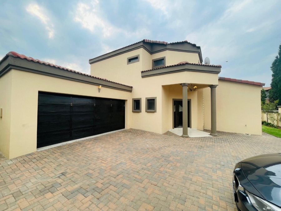 4 Bedroom Property for Sale in Crescent Wood Country Estate Gauteng