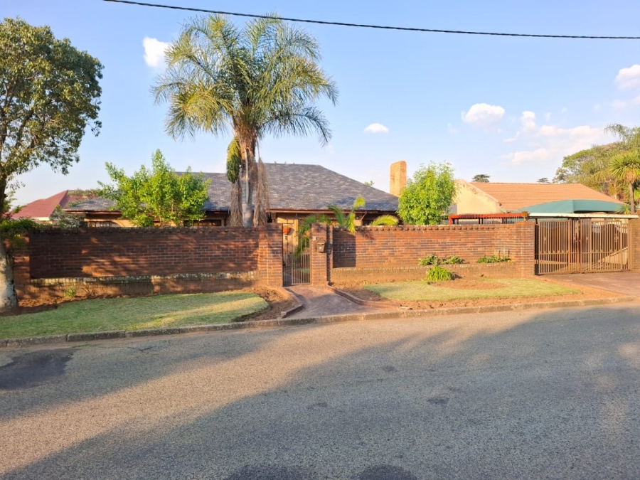 5 Bedroom Property for Sale in Selcourt Gauteng