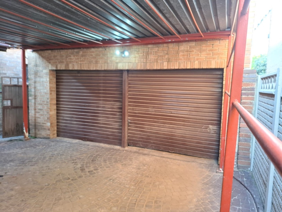 5 Bedroom Property for Sale in Selcourt Gauteng