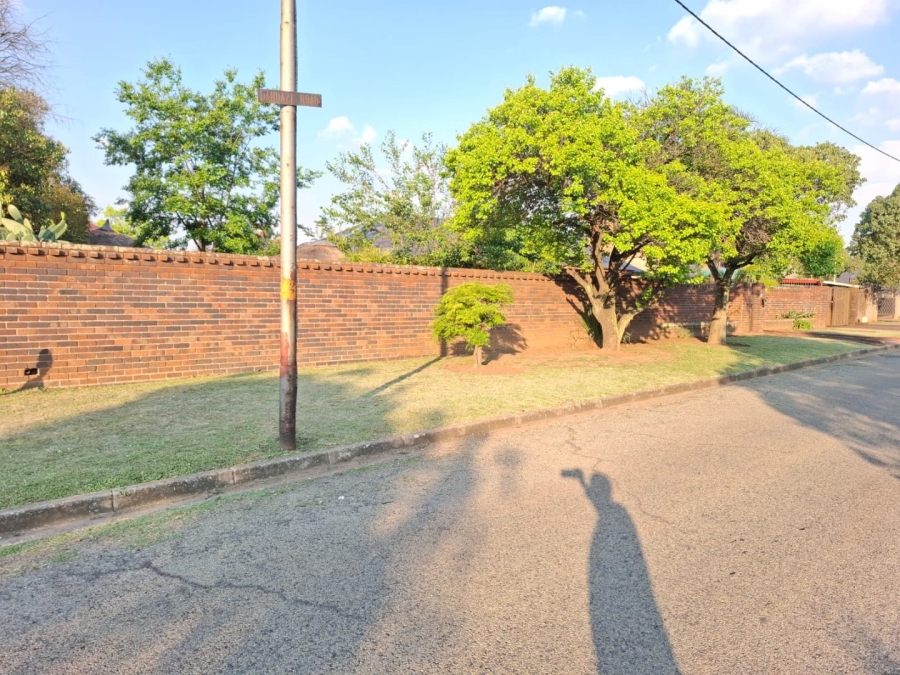5 Bedroom Property for Sale in Selcourt Gauteng