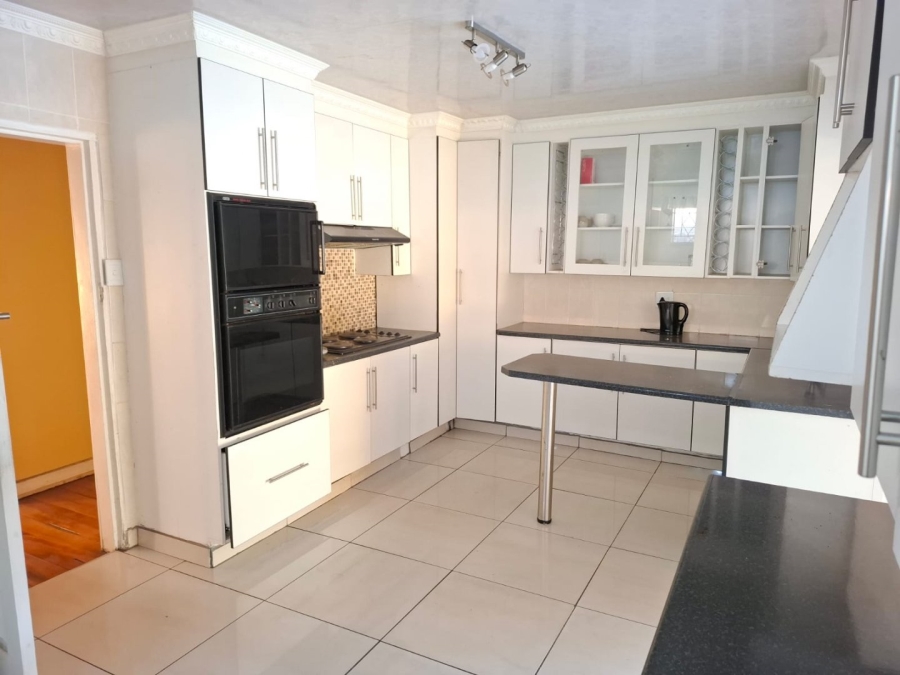 5 Bedroom Property for Sale in Selcourt Gauteng