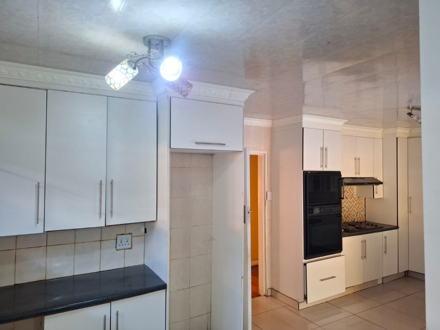 5 Bedroom Property for Sale in Selcourt Gauteng