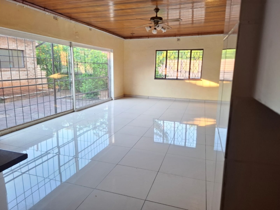 5 Bedroom Property for Sale in Selcourt Gauteng
