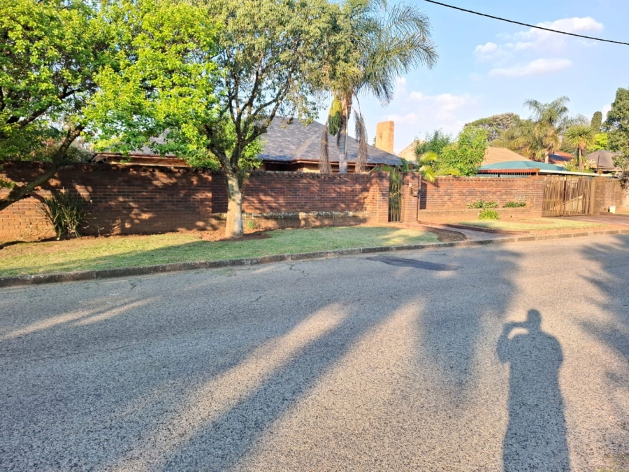5 Bedroom Property for Sale in Selcourt Gauteng