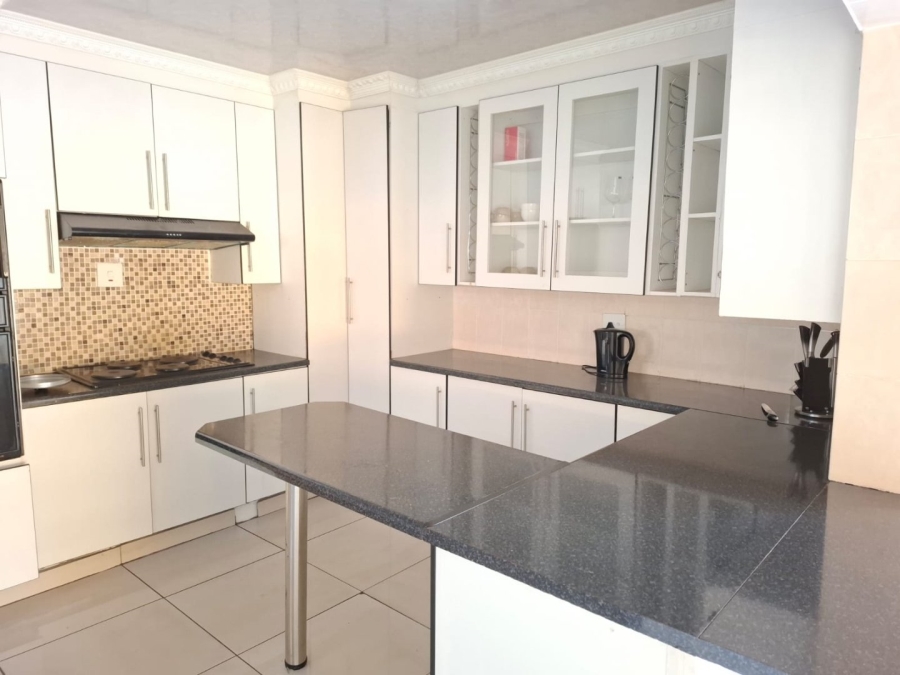 5 Bedroom Property for Sale in Selcourt Gauteng