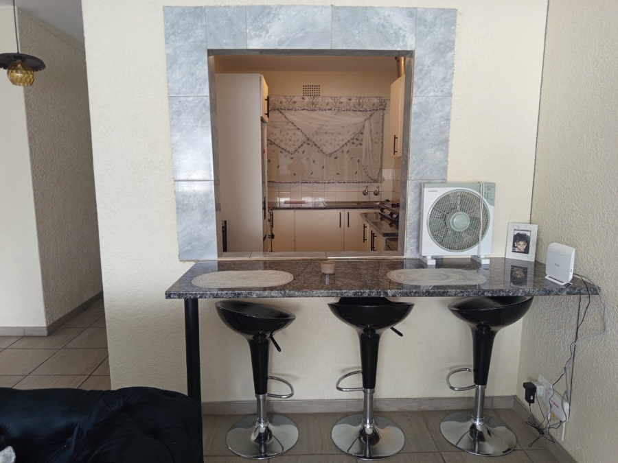 To Let 2 Bedroom Property for Rent in Florida Gauteng