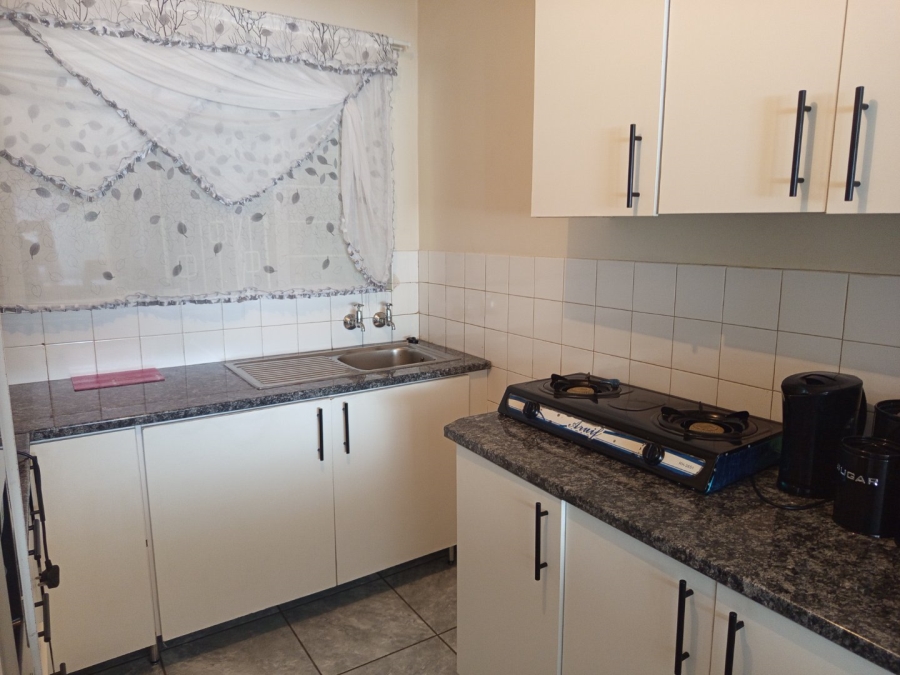 To Let 2 Bedroom Property for Rent in Florida Gauteng