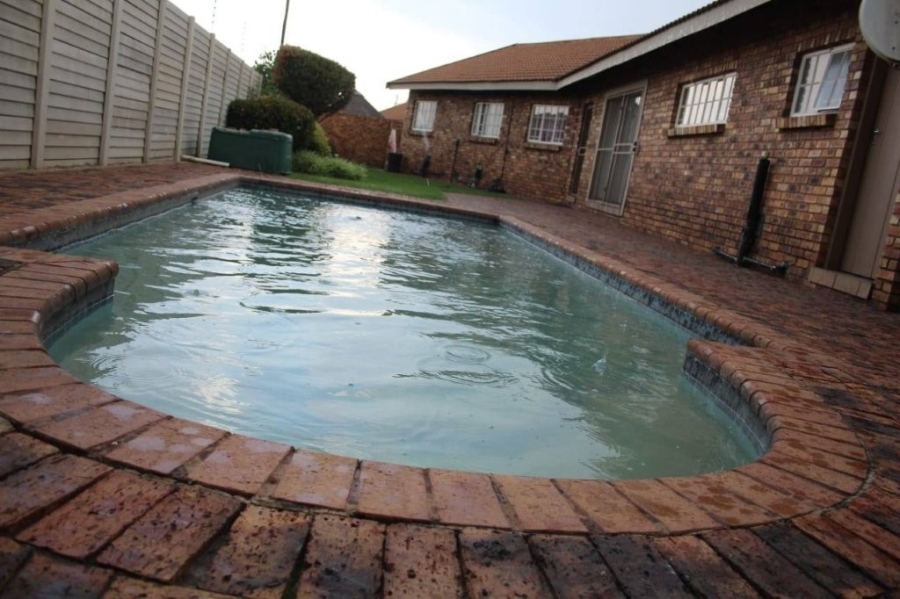 3 Bedroom Property for Sale in Kookrus Gauteng