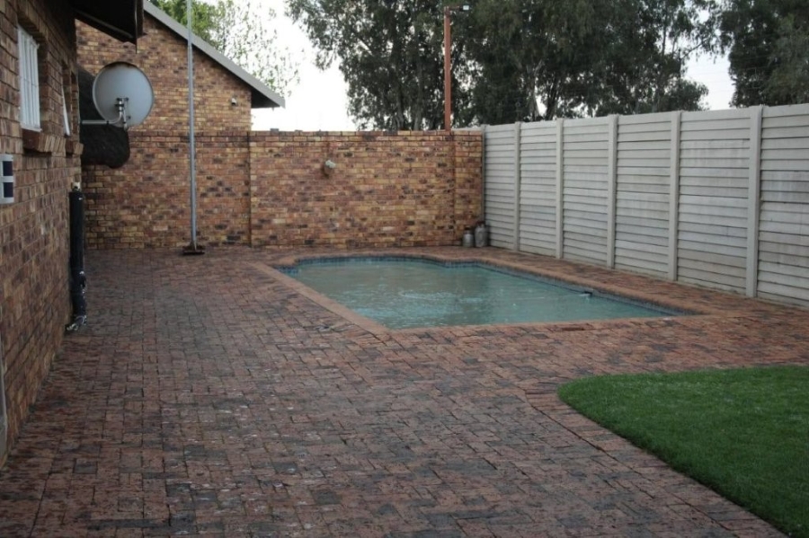 3 Bedroom Property for Sale in Kookrus Gauteng