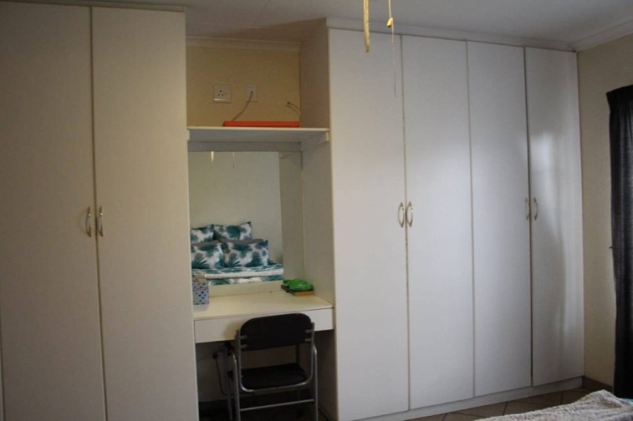 3 Bedroom Property for Sale in Kookrus Gauteng