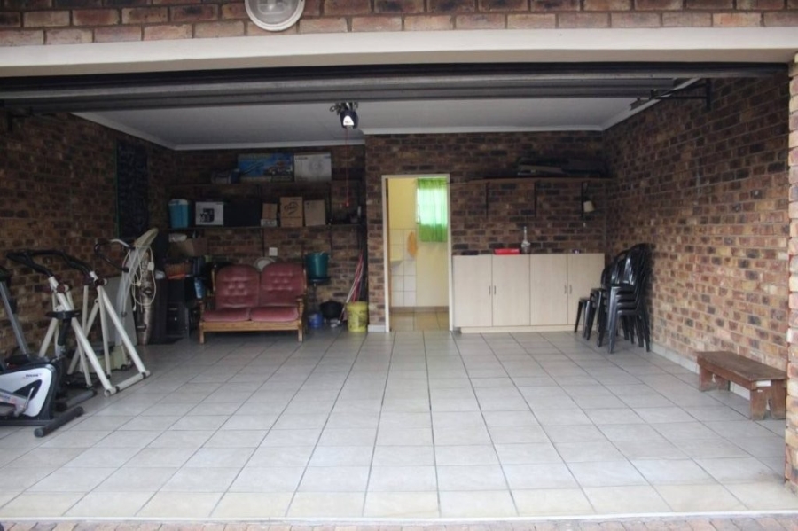 3 Bedroom Property for Sale in Kookrus Gauteng