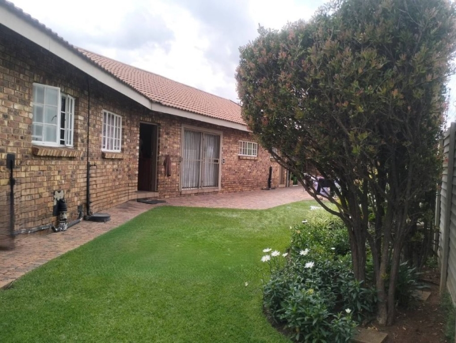 3 Bedroom Property for Sale in Kookrus Gauteng