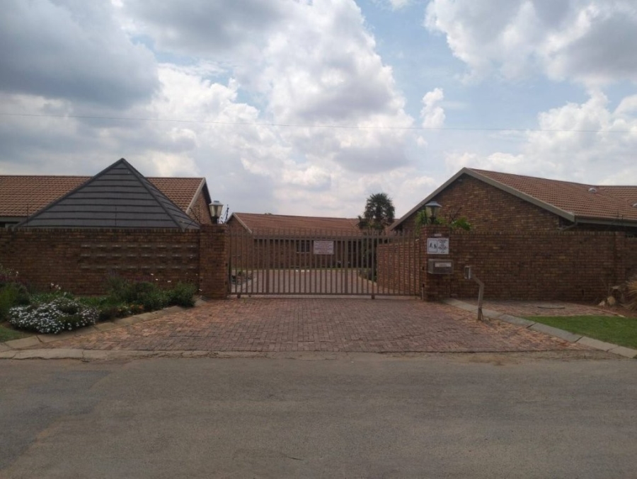 3 Bedroom Property for Sale in Kookrus Gauteng
