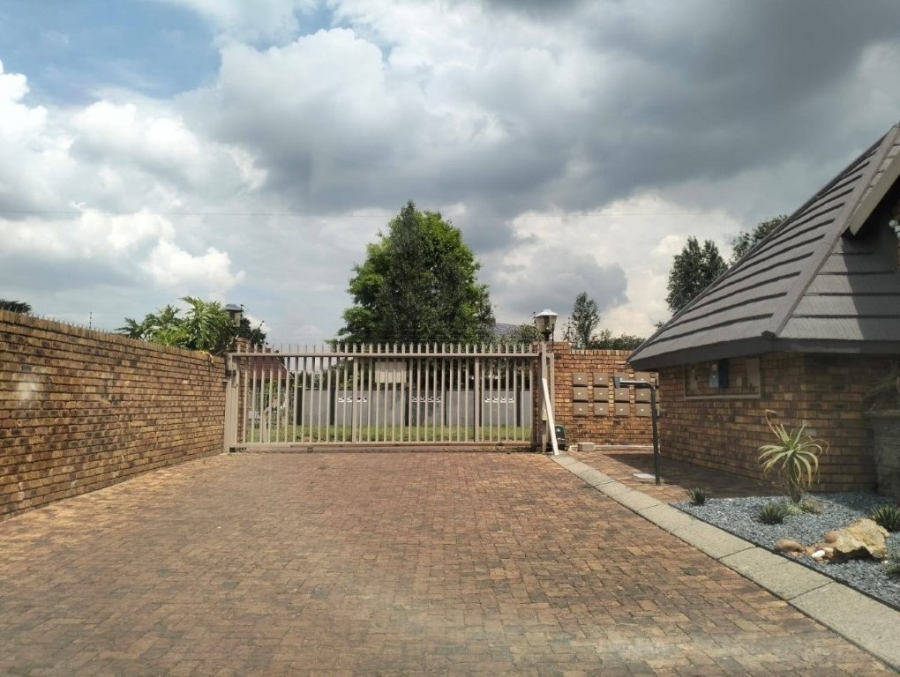 3 Bedroom Property for Sale in Kookrus Gauteng