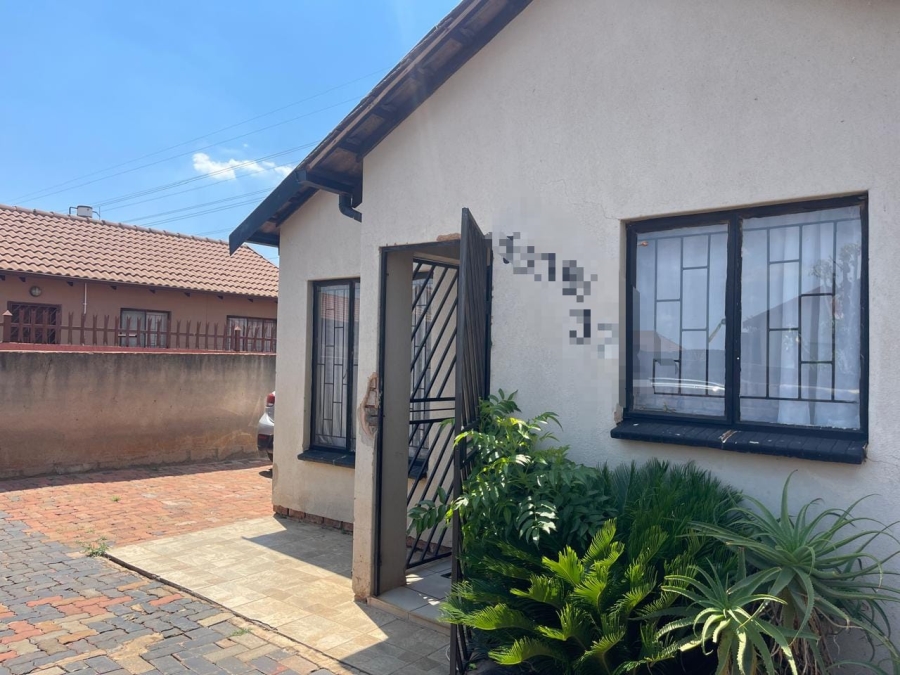 2 Bedroom Property for Sale in Soshanguve VV Gauteng