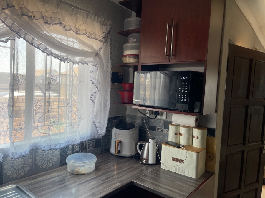 2 Bedroom Property for Sale in Soshanguve VV Gauteng
