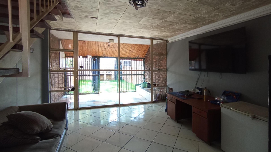 2 Bedroom Property for Sale in Claremont Gauteng