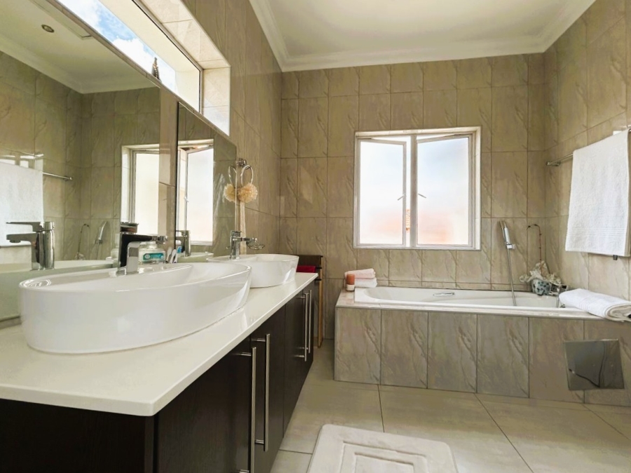 3 Bedroom Property for Sale in Blue Valley Golf Estate Gauteng