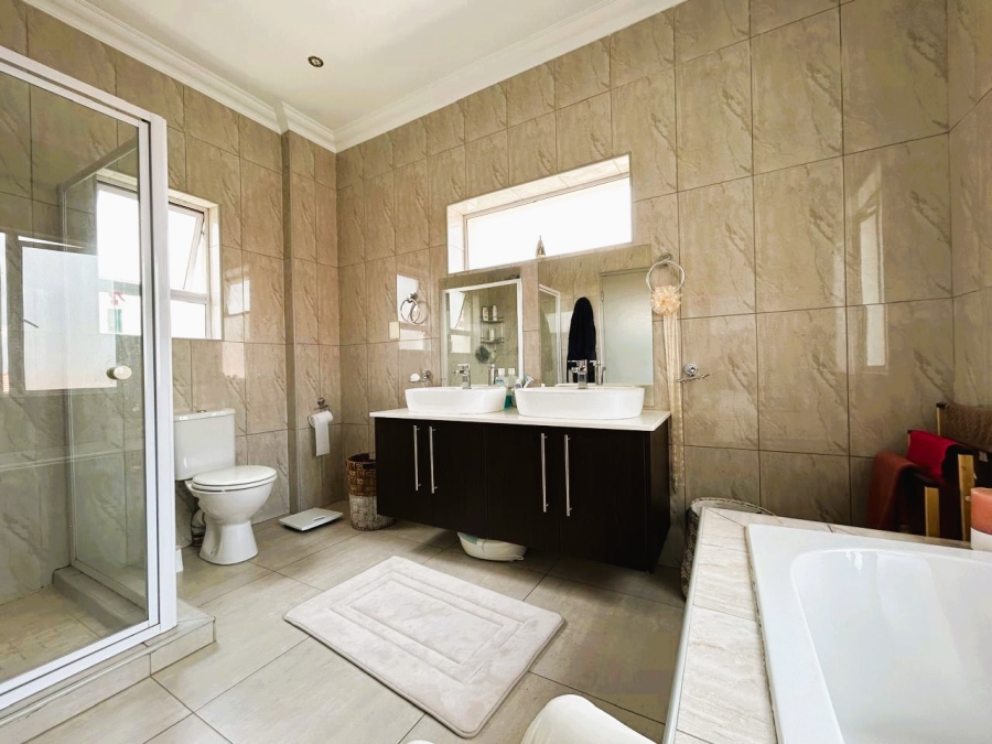 3 Bedroom Property for Sale in Blue Valley Golf Estate Gauteng