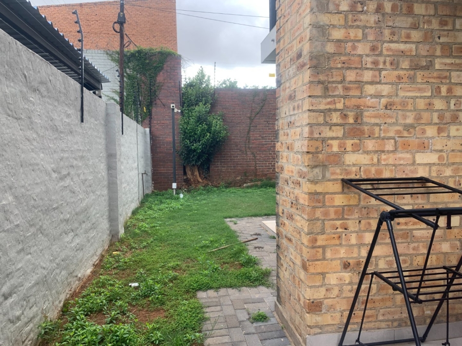 To Let 1 Bedroom Property for Rent in Lyttelton Manor Gauteng