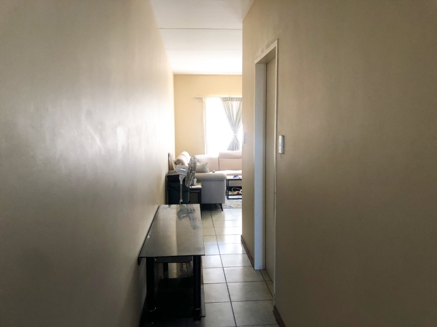 To Let 1 Bedroom Property for Rent in Grand Central Gauteng