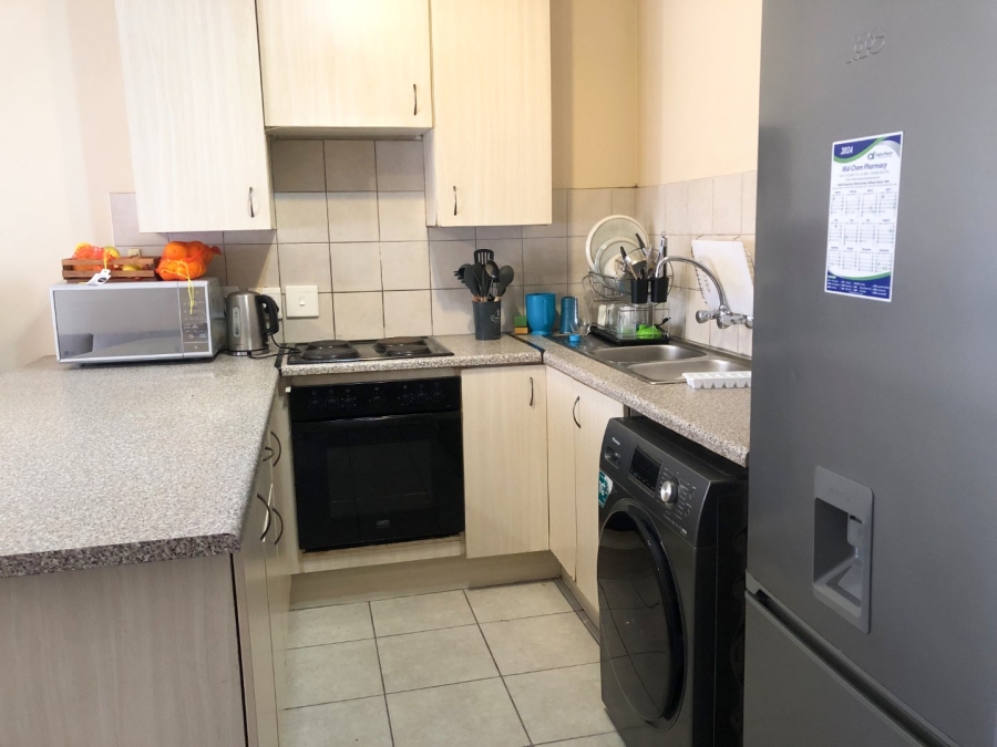 To Let 1 Bedroom Property for Rent in Grand Central Gauteng