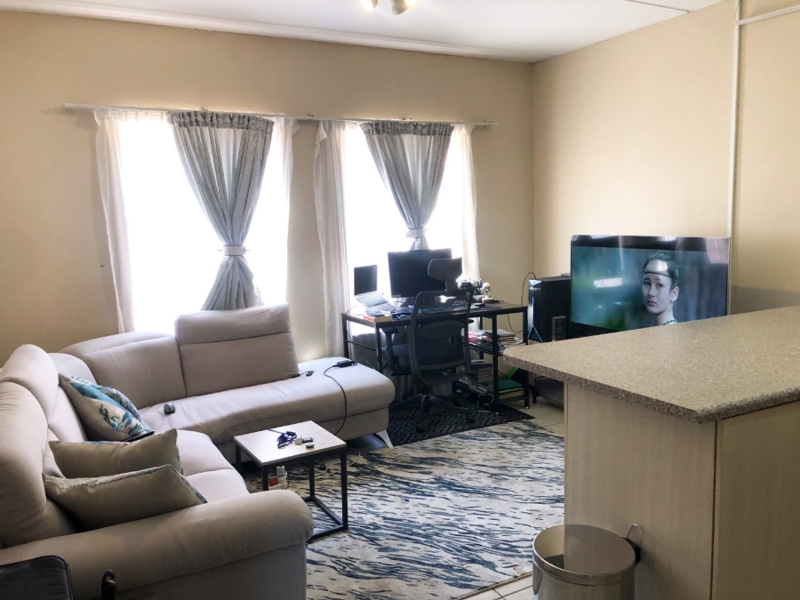 To Let 1 Bedroom Property for Rent in Grand Central Gauteng
