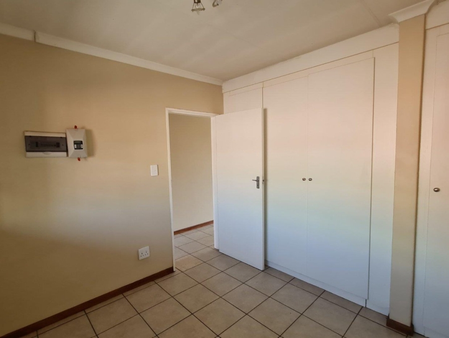 To Let 1 Bedroom Property for Rent in Grand Central Gauteng
